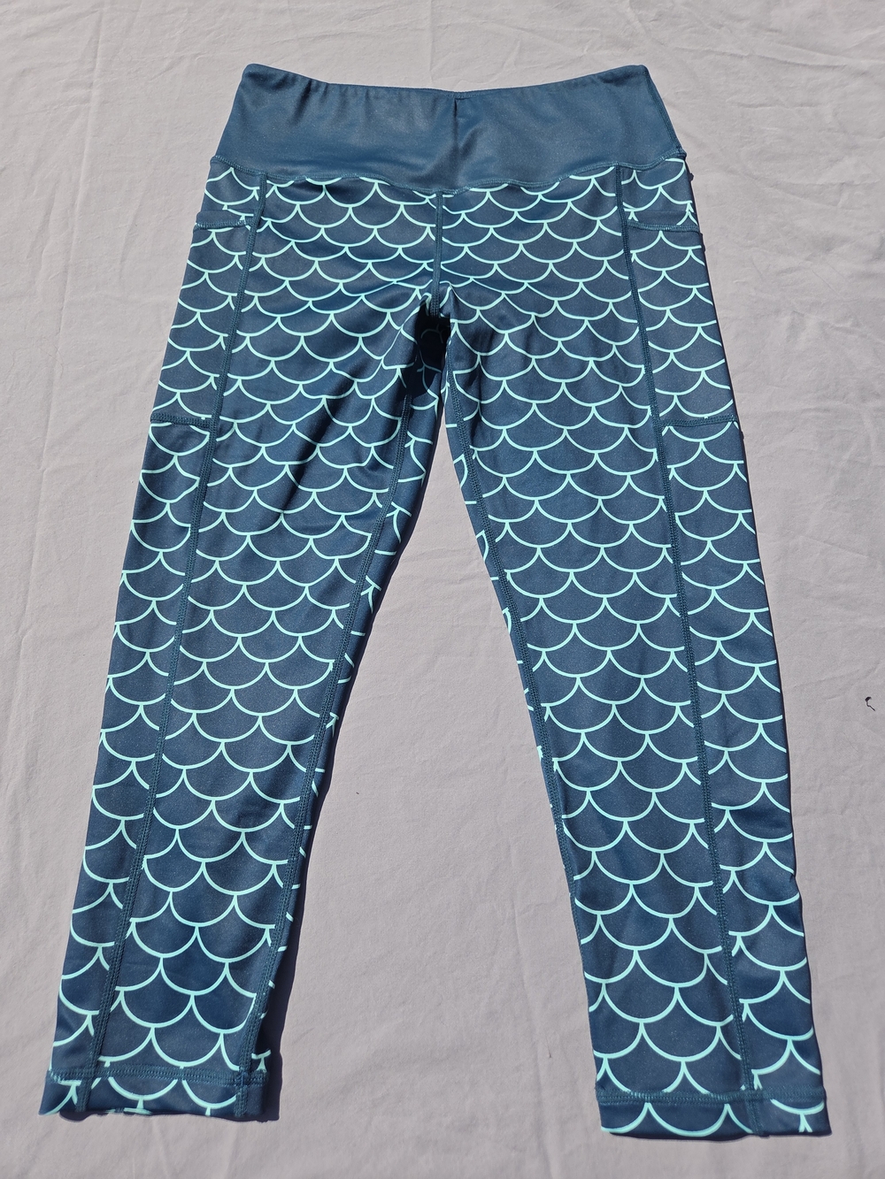 Constantly Varied Gear CVG Mermaid Scale Capri S EUC